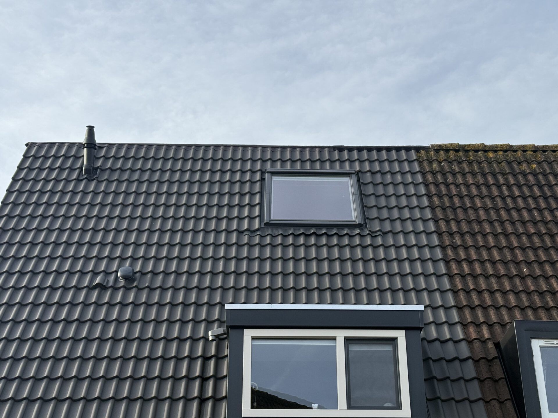 Pannendak vervangen in Tiel